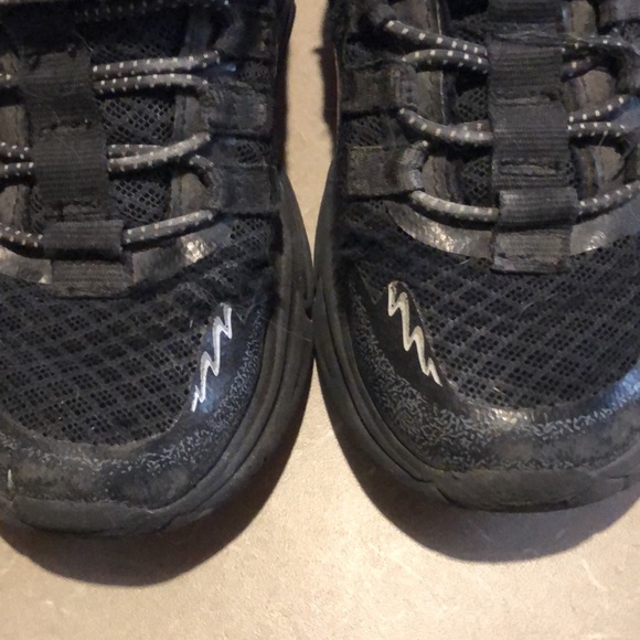 Boys Size 11 running shoes - Picture 6 of 10